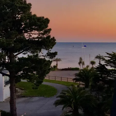 Le STUDIO LA PLAGE 3 ETOILES face à la mer Bénodet Extérieur photo